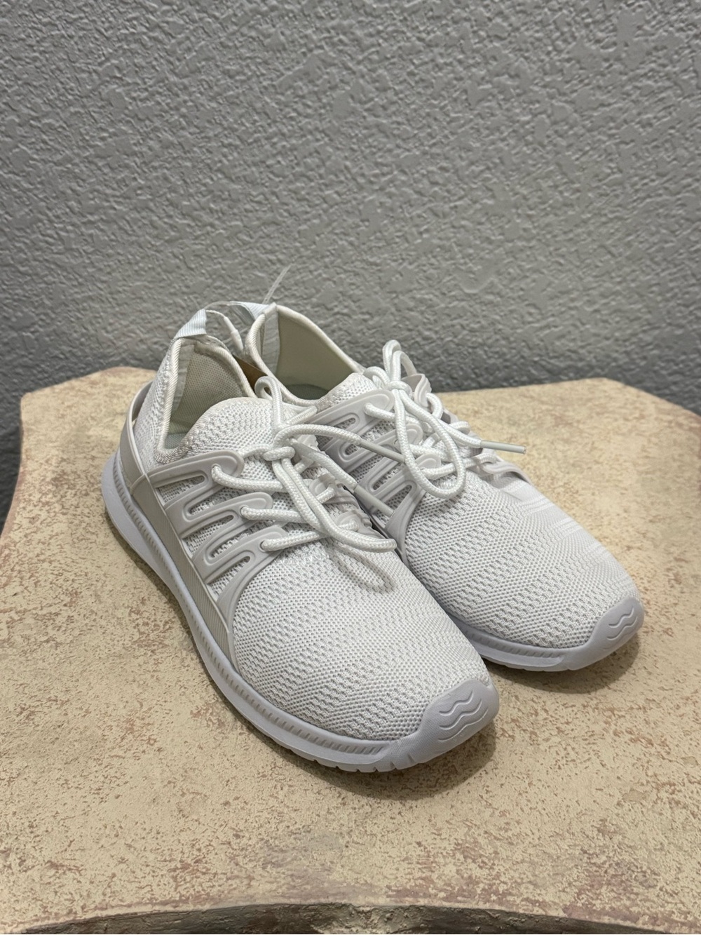 Wash N Wear Children Shoes All white